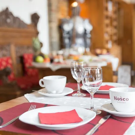 Szálloda Burg Adenbach 3*