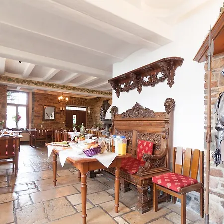 Szálloda Burg Adenbach 3*