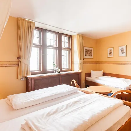 Burg Adenbach 3*